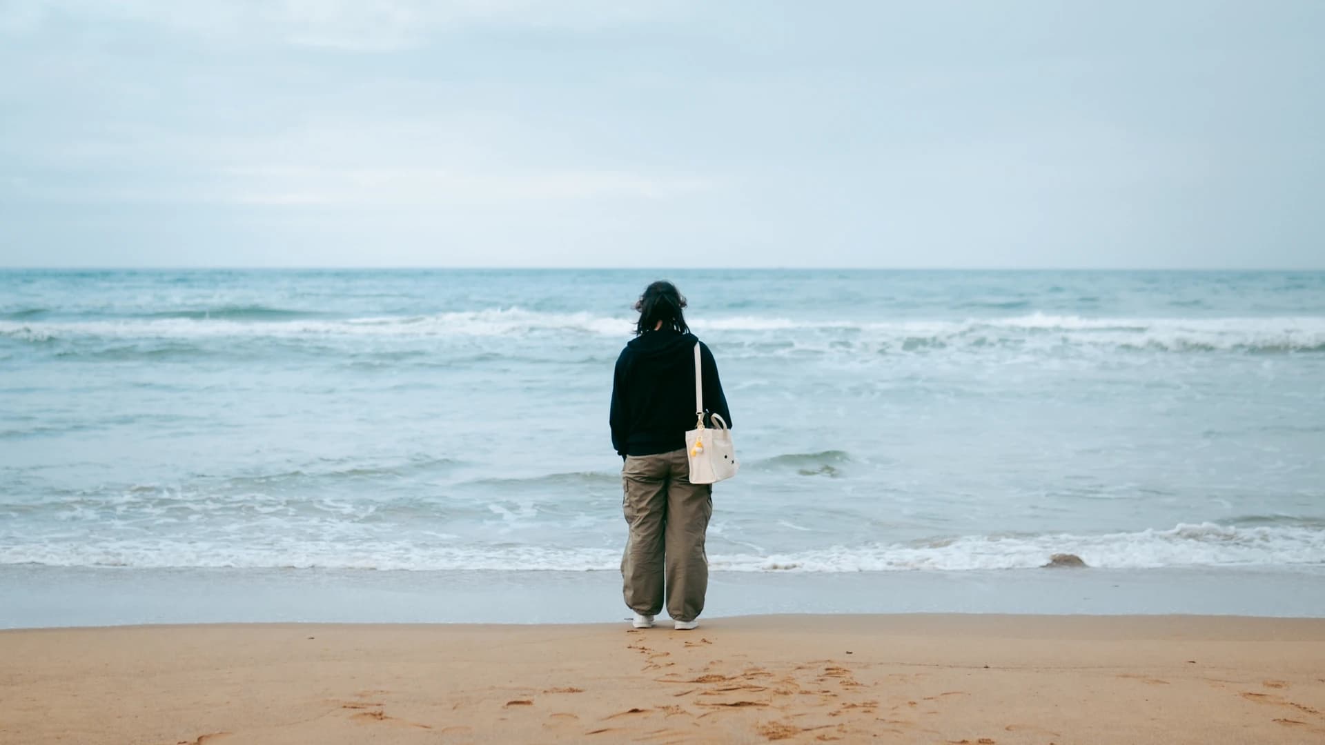 Coastal beach walk in Vietnam by Kevin Duong