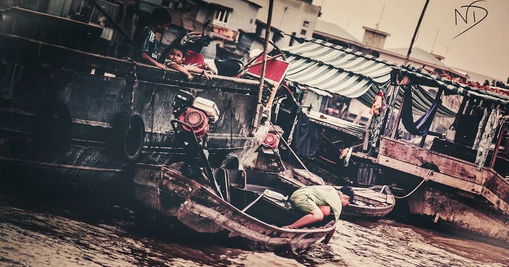 Vietnam travel documentary photography by Kevin Duong